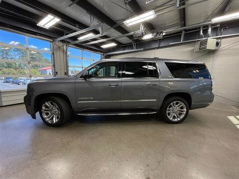 Used 2018 GMC Yukon XL SLT w/ Premium Edition AWD/4WD image 2
