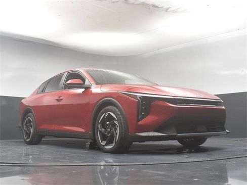 Certified 2025 Kia K4 EX image 32