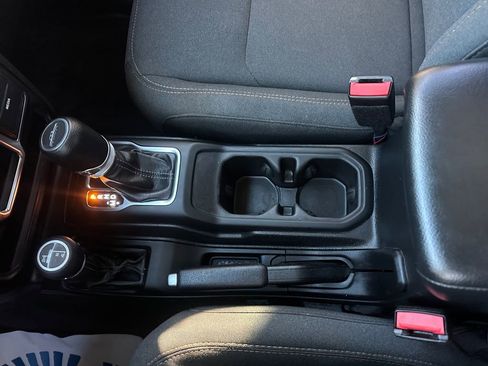 Used 2024 Jeep Gladiator Sport image 11