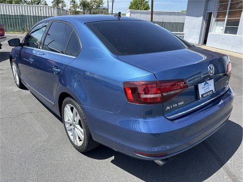 Used 2017 Volkswagen Jetta SEL FWD image 3