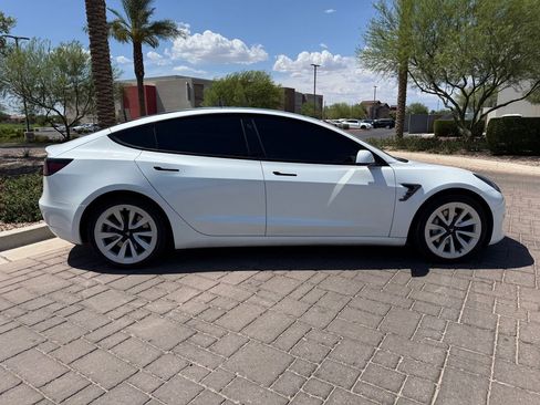 Used 2022 Tesla Model 3 Standard Range RWD image 2