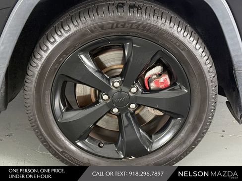 Used 2017 Jeep Cherokee Sport FWD image 13