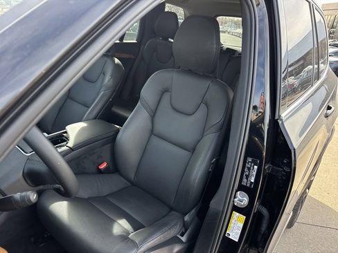 Used 2024 Volvo XC90 B5 Plus image 23