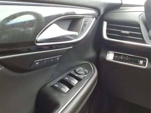 Used 2025 Buick Envision Preferred AWD/4WD image 21