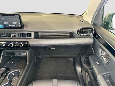 Used 2025 Honda Pilot Touring image 24