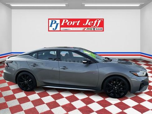 Used 2019 Nissan Maxima SR w/ Premium Package image 3