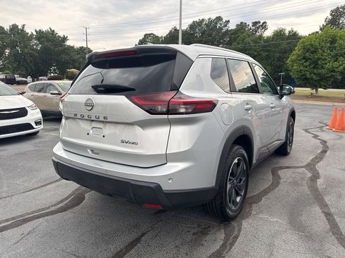 Used 2024 Nissan Rogue SV w/ SV Premium Package AWD/4WD image 7