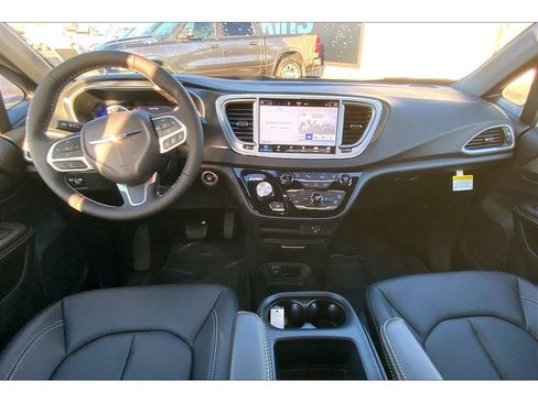 New 2026 Chrysler Voyager LX image 7