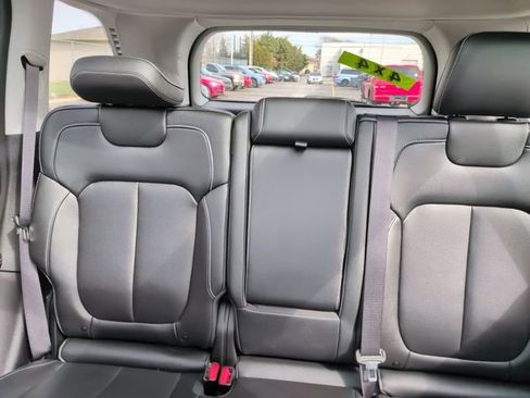 Used 2023 Jeep Grand Cherokee 4WD 4xe w/ Luxury Tech Group II image 36