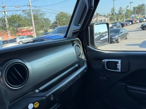 Used 2018 Jeep Wrangler Unlimited Sport S AWD/4WD image 22