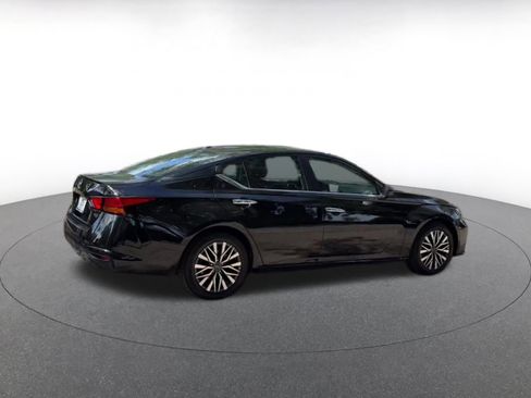 Used 2025 Nissan Altima 2.5 SV image 14
