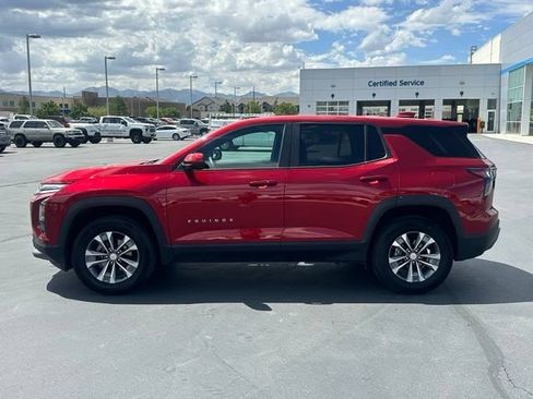 Used 2026 Chevrolet Equinox LT AWD/4WD image 2