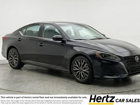 Used 2025 Nissan Altima 2.5 SV image 1