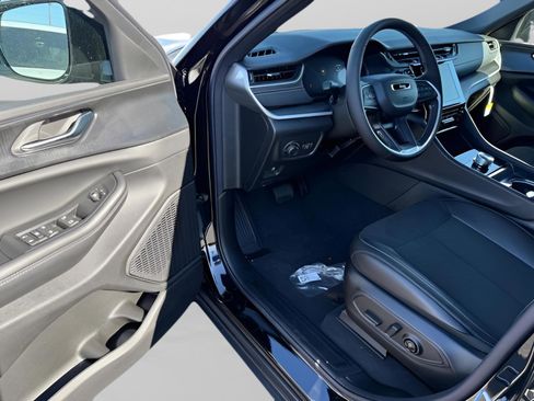 New 2025 Jeep Grand Cherokee L Altitude image 19