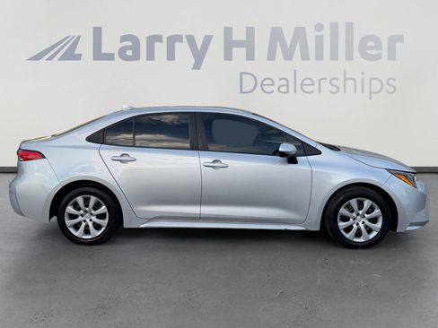 Used 2025 Toyota Corolla LE FWD image 6