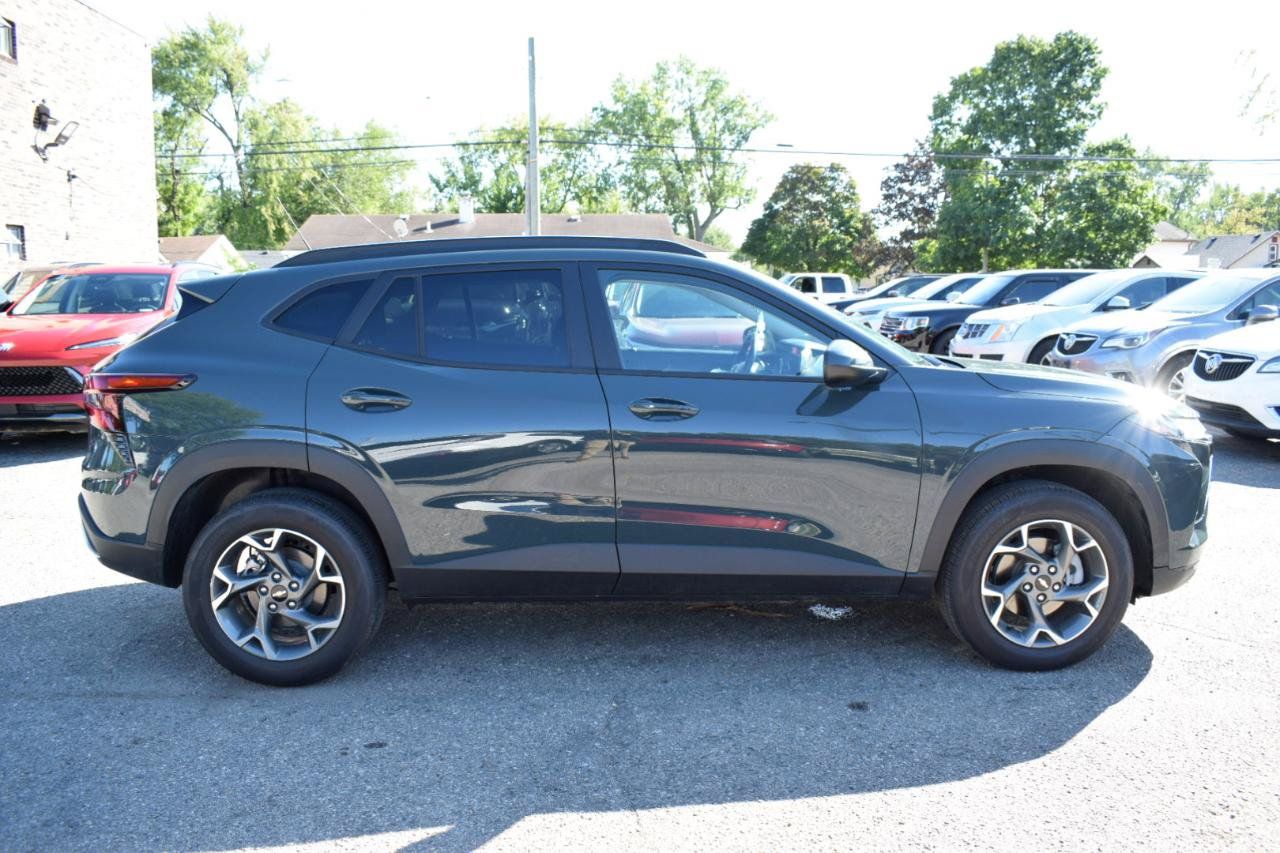 Used 2026 Chevrolet Trax LT w/ LT Convenience Package FWD image 7