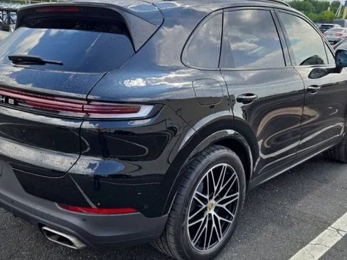 Used 2024 Porsche Cayenne AWD/4WD image 2