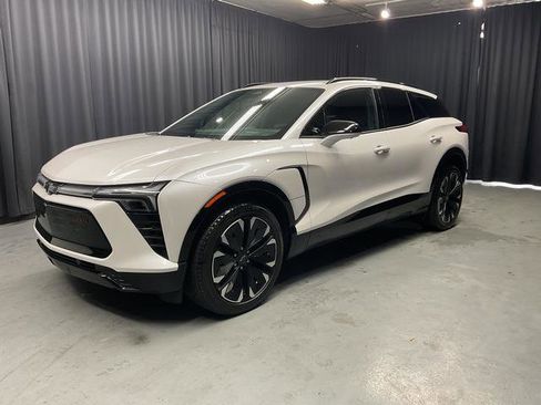Used 2025 Chevrolet Blazer EV RS AWD/4WD image 3