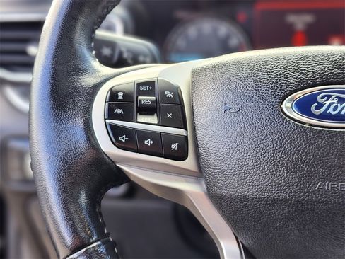 Certified 2022 Ford Explorer XLT w/ Equipment Group 202A image 30