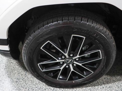 Used 2025 Lexus GX 550 w/ Accessory Package (2T) image 11