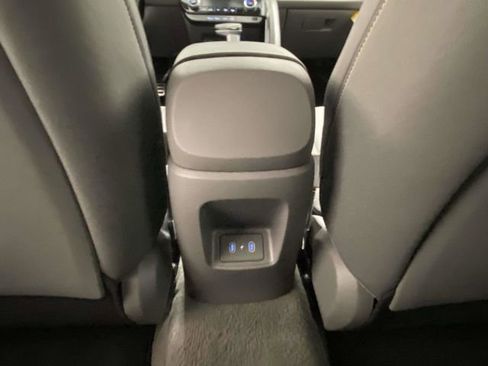 Certified 2025 Hyundai Elantra Sport image 11