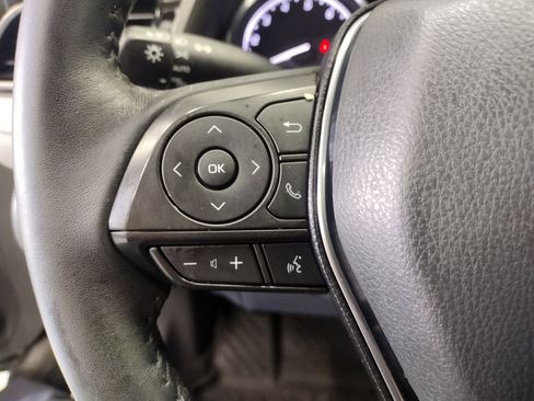 Used 2020 Toyota Camry SE w/ Convenience Package FWD image 25