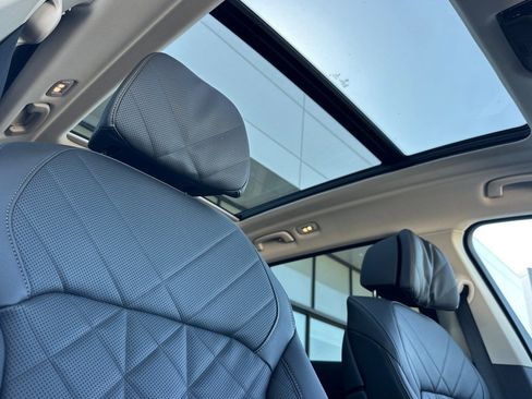 Used 2023 BMW X7 xDrive40i w/ Premium Package image 25