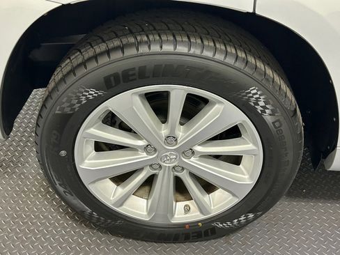 Used 2010 Toyota Highlander Limited image 18