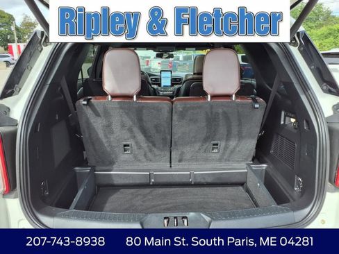 Used 2020 Ford Explorer Platinum w/ Premium Technology Package AWD/4WD image 11