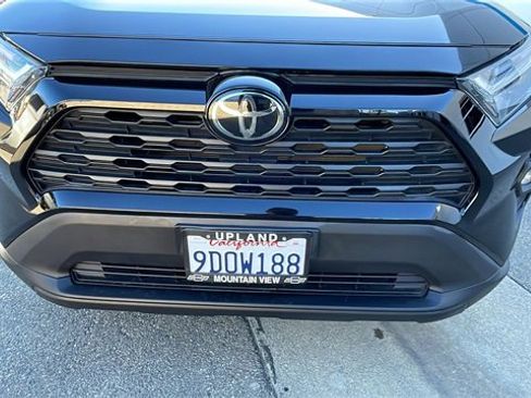 Used 2022 Toyota RAV4 XLE Premium image 9