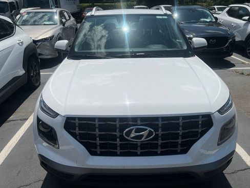 Used 2025 Hyundai Venue SEL FWD image 8