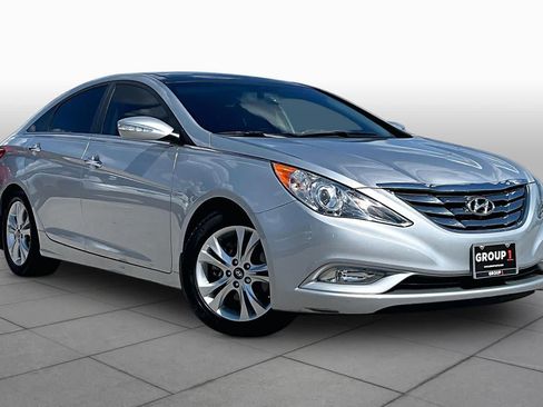 Used 2013 Hyundai Sonata Limited w/ Premium Pkg FWD image 3