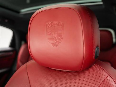 Used 2023 Porsche Cayenne Platinum Edition image 17