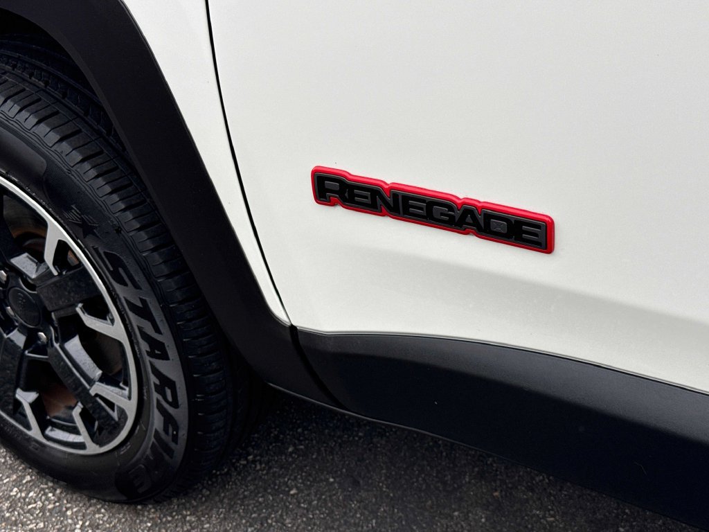 Used 2023 Jeep Renegade Trailhawk AWD/4WD image 34