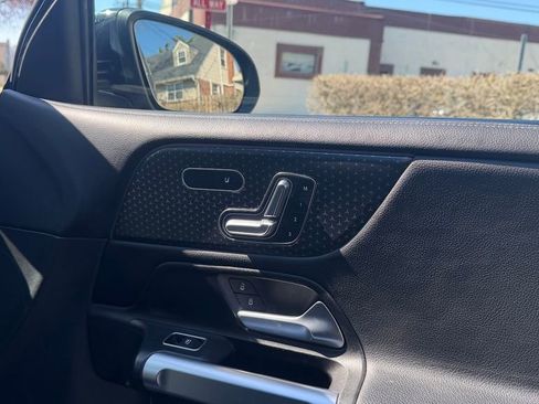 Used 2024 Mercedes-Benz GLB 250 image 21