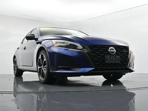 Used 2023 Nissan Altima 2.5 SR FWD image 33