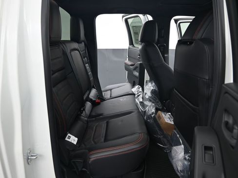 New 2026 Nissan Frontier PRO-4X w/ Pro Premium Package AWD/4WD image 12