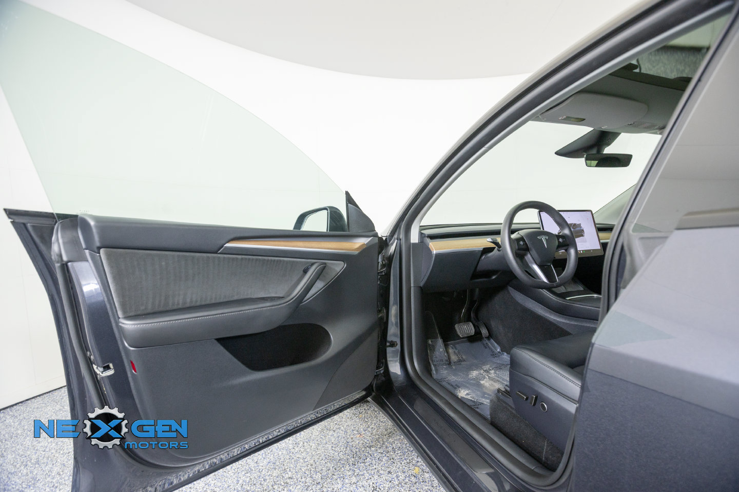 Used 2024 Tesla Model Y Long Range AWD/4WD image 10