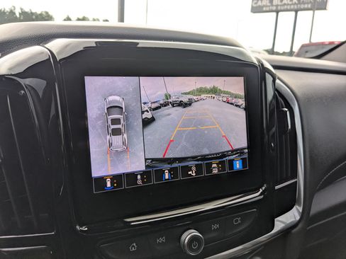Used 2023 Chevrolet Traverse LT FWD image 16