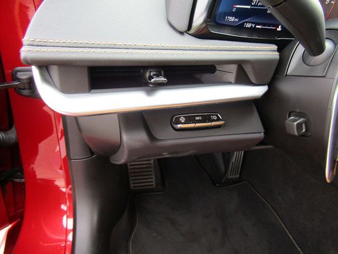 Used 2022 Chevrolet Corvette Stingray Preferred Cpe w/ Z51 Performance Package RWD image 15