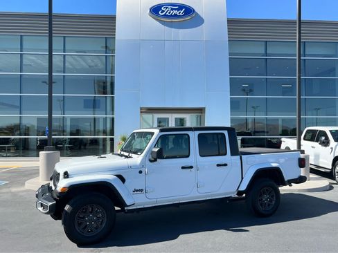 Used 2024 Jeep Gladiator Sport AWD/4WD image 1