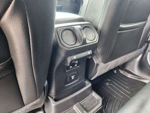 Used 2022 Jeep Wrangler Unlimited Sahara w/ Cold Weather Group AWD/4WD image 33
