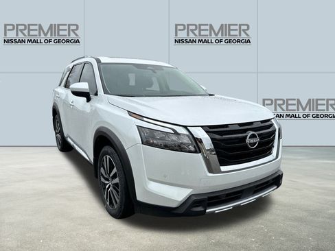 New 2025 Nissan Pathfinder Platinum image 3