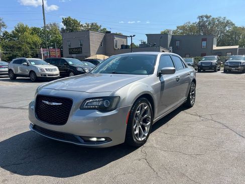Used 2015 Chrysler 300 S RWD image 4