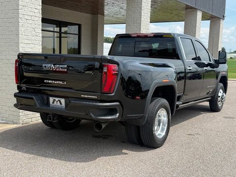 Used 2024 GMC Sierra 3500 Denali Ultimate AWD/4WD image 15