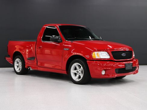 Used 1999 Ford F150 Lightning RWD image 1