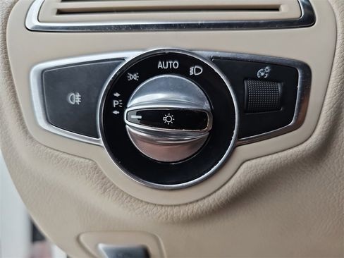 Used 2015 Mercedes-Benz C 300 Sedan image 29