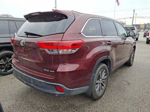 Used 2019 Toyota Highlander XLE image 3