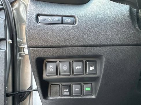 Used 2020 Nissan Rogue SV AWD/4WD image 15