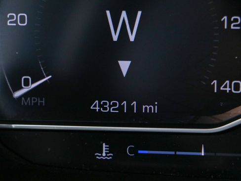 Used 2023 GMC Yukon AT4 w/ AT4 Premium Package AWD/4WD image 17
